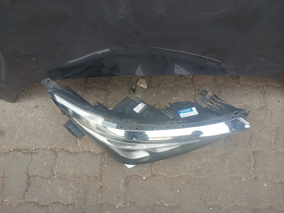 HONDA BALLADE NEW SHAPE BONNET AND RIGHT SIDE HEADLIGHT XENON - Private Seller