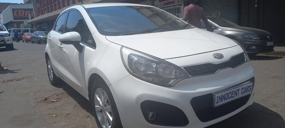 USED 2015 KIA RIO 1.4 TEC, MANUAL TRANSMISSION, WHITE COLOUR, 105000KM