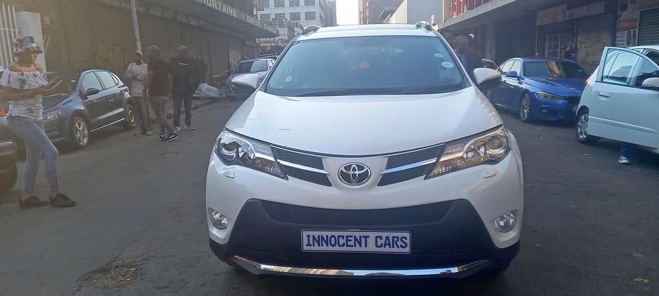 2015 TOYOTA RAV4 2.0 ENGINE,  AUTOMATIC TRANSMISSION, 89000KM LEATHER SEATS, SUNROOF
