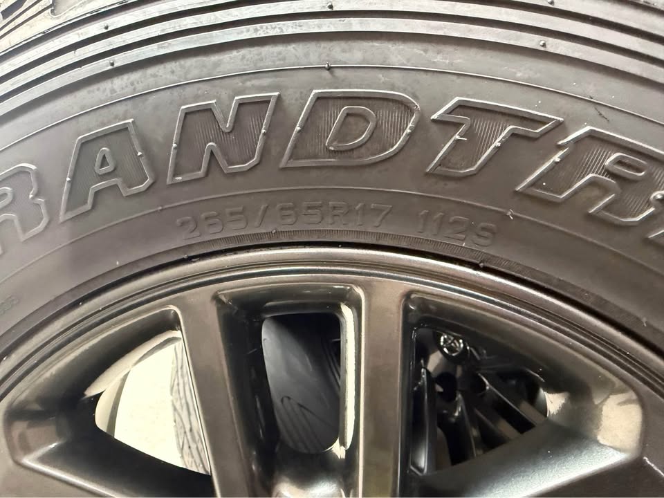 17inch Toyota Fortuner with Dunlop Grandtrek AT3 - Private Seller