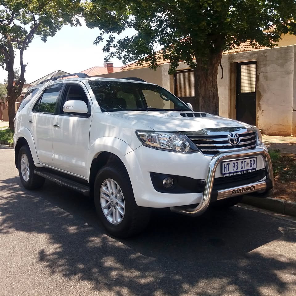 2014 TOYOTA FORTUNER 3.0D4D MANUAL AVAILAVLE