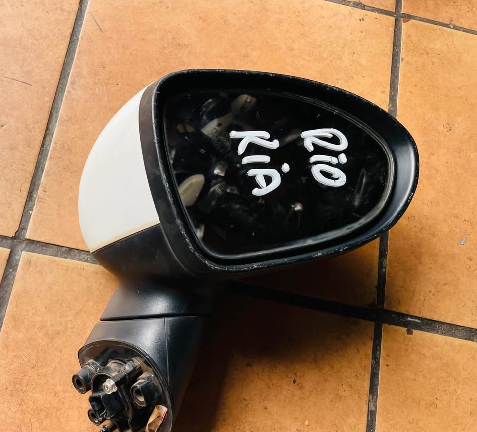 Kia Rio side mirror 2011/17 - Private Seller Kia Rio side mirror 2011/17 - Private Seller