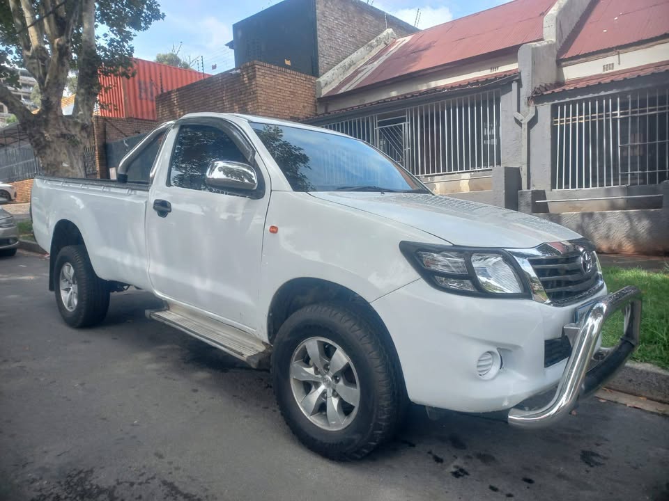 2016 Toyota Hillux Single Cab 2.5 D4D Diesel, Manual, white color, Mileage 98000kms,