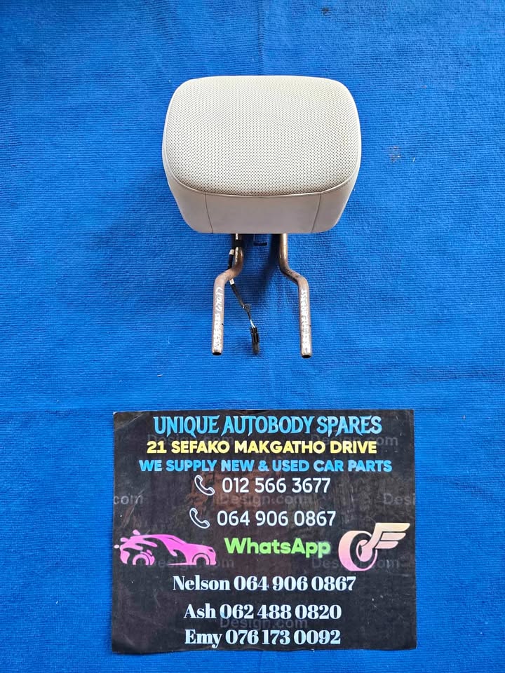 BMW 7 Series G70 i7 Head Rest Set