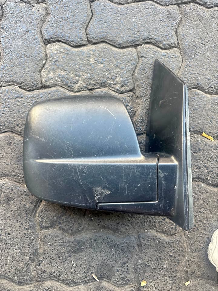 Hyundai h1 bus right side mirror - Private Seller Hyundai h1 bus right side mirror - Private Seller
