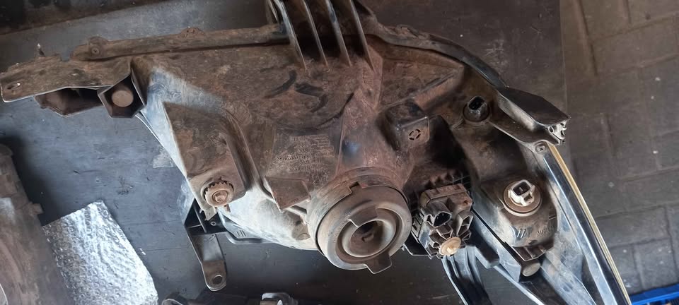 Toyota hilux 2014 left headlight - Private Seller Toyota hilux 2014 left headlight - Private Seller