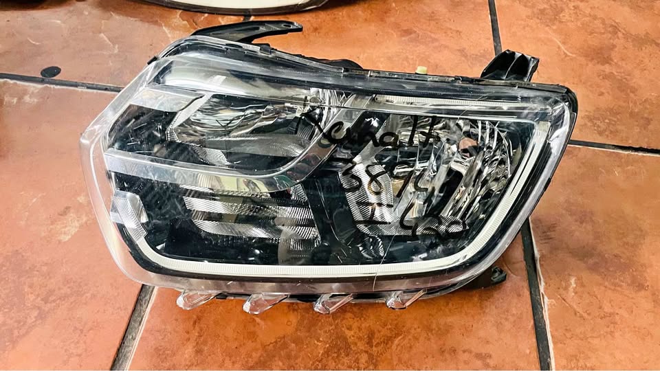 Renault Duster LED HEADLIGHT - Private Seller Renault Duster LED HEADLIGHT - Private Seller