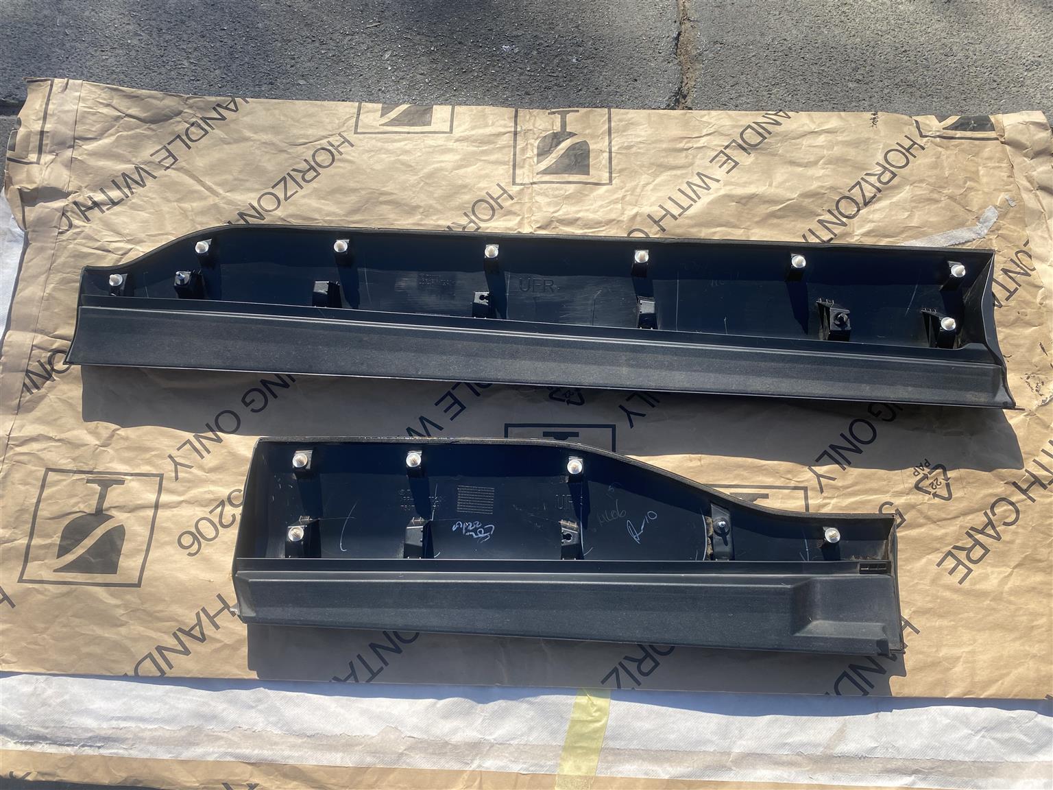 2025 TOYOTA COROLLA CROSS RIGHT FRONT AND REAR DOORS ARCH MOULDINGS FOR SALE - Private Seller