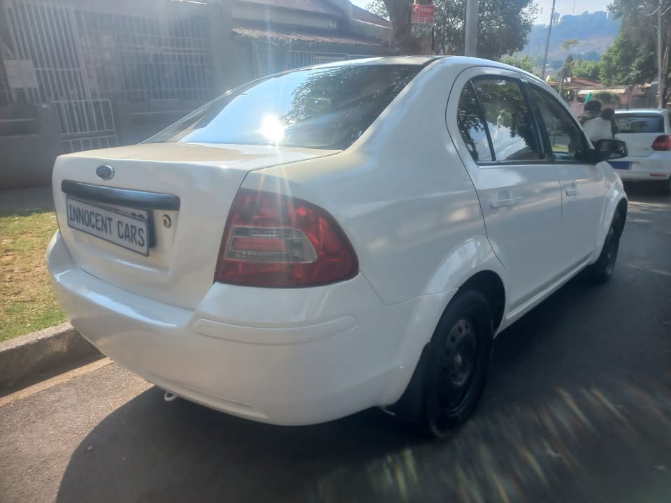 2015 FIRD IKON SEDAN 1.6 PETROL, MANUAL, WHITE COLOR, MILEAGE