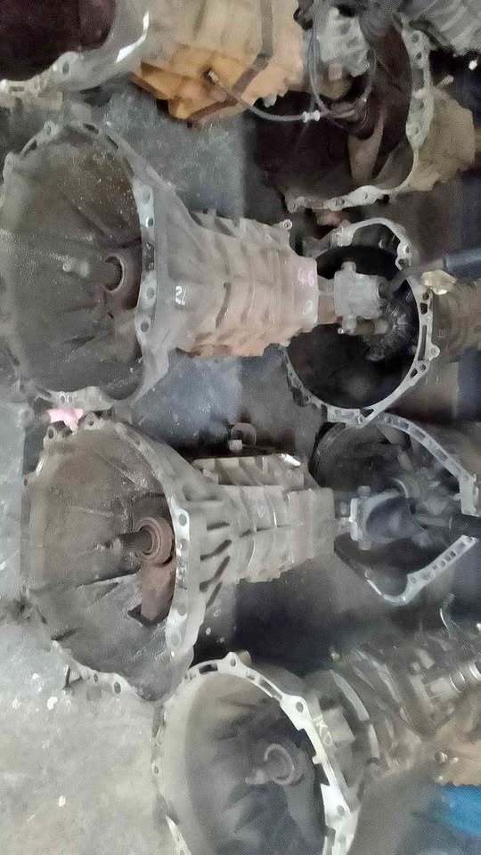 TOYOTA HILUX 2L MANUAL GEARBOX FOR SALE - Private Seller TOYOTA HILUX 2L MANUAL GEARBOX FOR SALE - Private Seller
