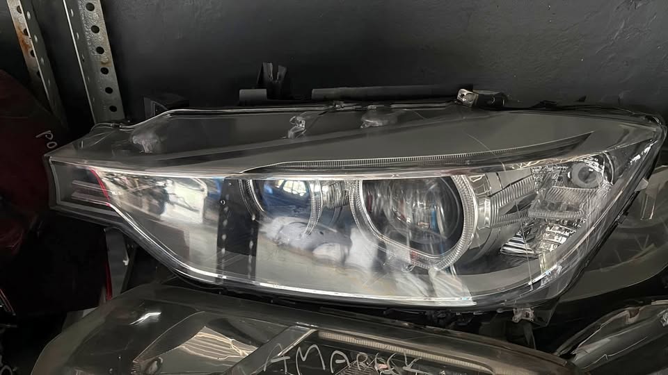 F30 xenon bmw left headlight - Private Seller