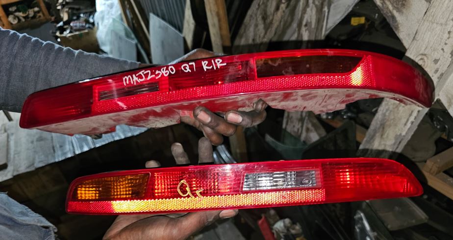 Audi Q7 bumper reflectors for sale used - Private Seller