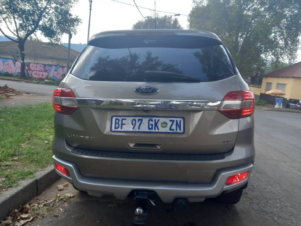 2017 Ford Everest Limited 3.2 Automatic 4x4, Silver, reverse camera, sensors.
