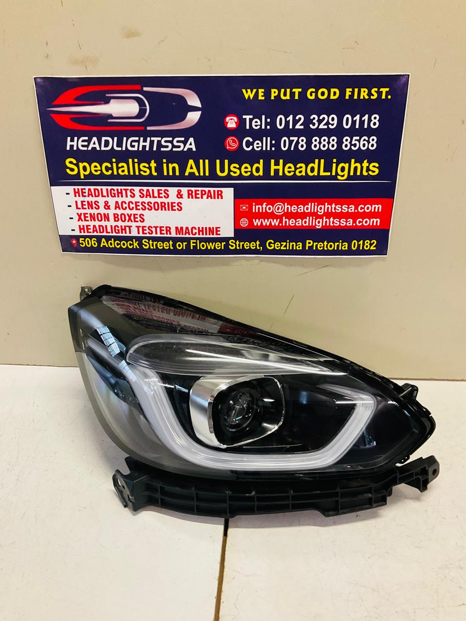 Honda Jazz/Fit right side halogen headlight - Private Seller Honda Jazz/Fit right side halogen headlight - Private Seller