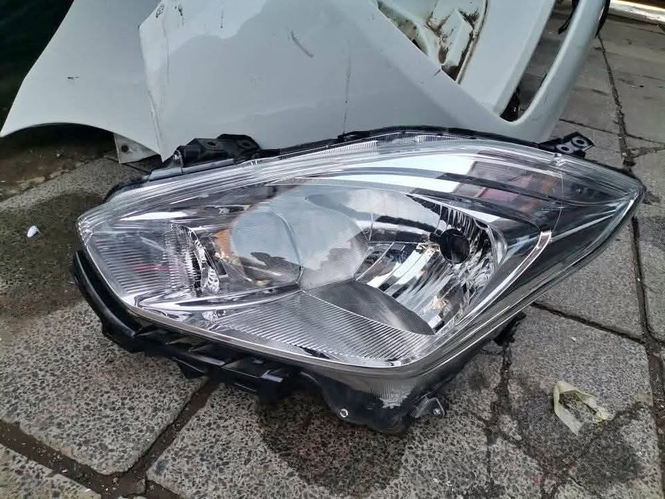 Suzuki Swift Headlight Left Side 2023 - Private Seller Suzuki Swift Headlight Left Side 2023 - Private Seller