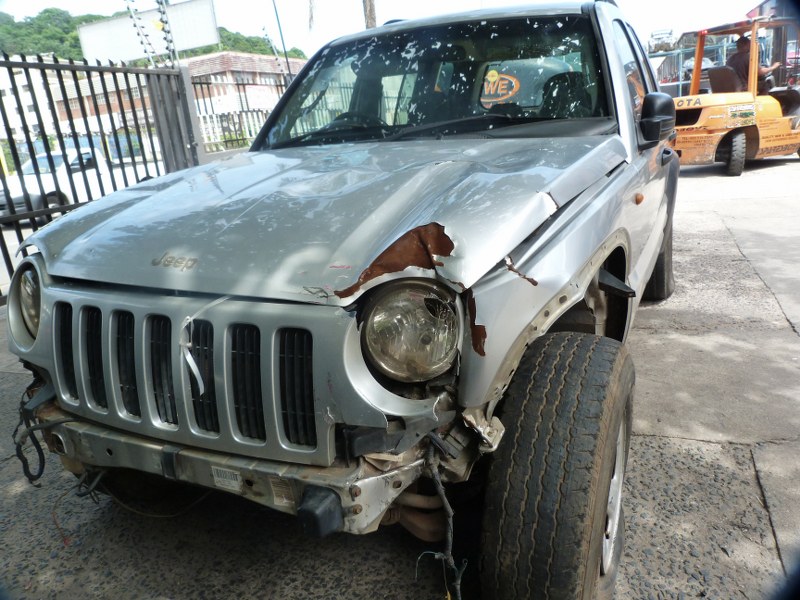 Jeep Cherokee 2.5 CRD Sport Manual Silver - 2002 STRIPPING FOR SPARES - Private Seller Jeep Cherokee 2.5 CRD Sport Manual Silver - 2002 STRIPPING FOR SPARES - Private Seller