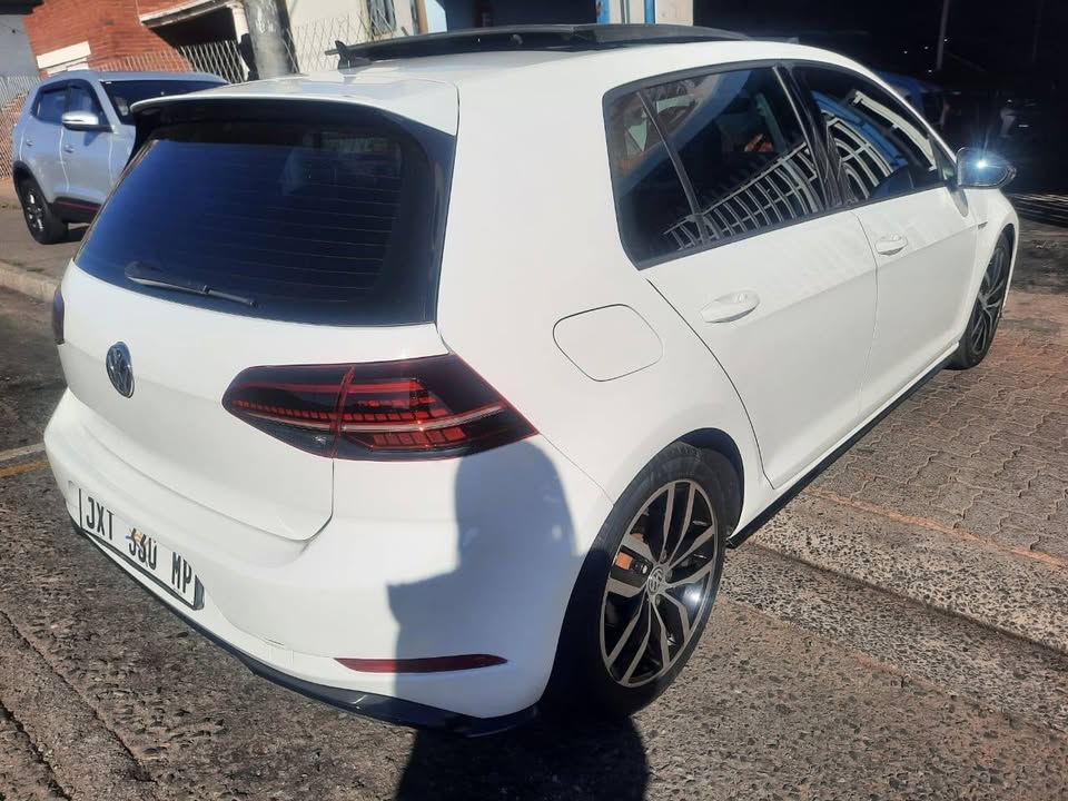2019 Volkswagen Golf vii 1.4 RLine Automatic Hatchback with a leather seat Sunroof