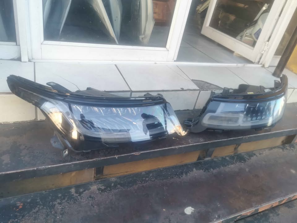 Range Rover sport 2022 multiple beam headlights - Private Seller