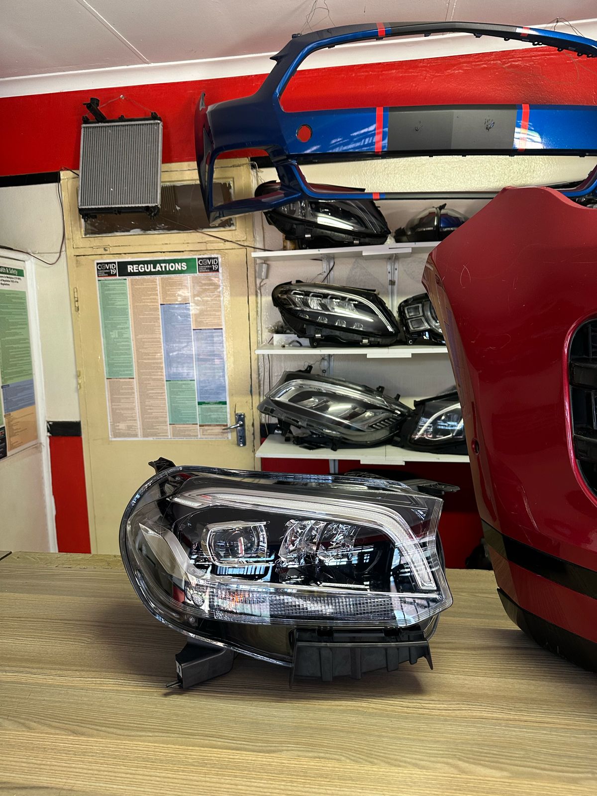 2020 MERCEDES BENZ X CLASS W470 BAKKIE RIGHT HEADLIGHT BRAND NEW ORIGINAL - Private Seller 2020 MERCEDES BENZ X CLASS W470 BAKKIE RIGHT HEADLIGHT BRAND NEW ORIGINAL - Private Seller