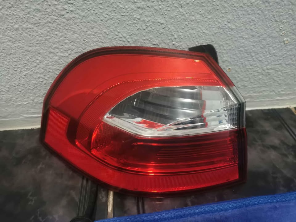 Left and right taillights for Kia Rio hatchback - Private Seller Left and right taillights for Kia Rio hatchback - Private Seller