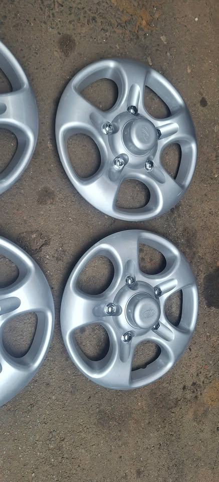 Mahindra scorpio 4x4 wheel caps available - Private Seller