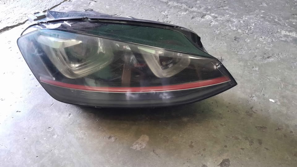 GOLF 7 GTI HEADLIGHT RIGHTSIDE - Private Seller