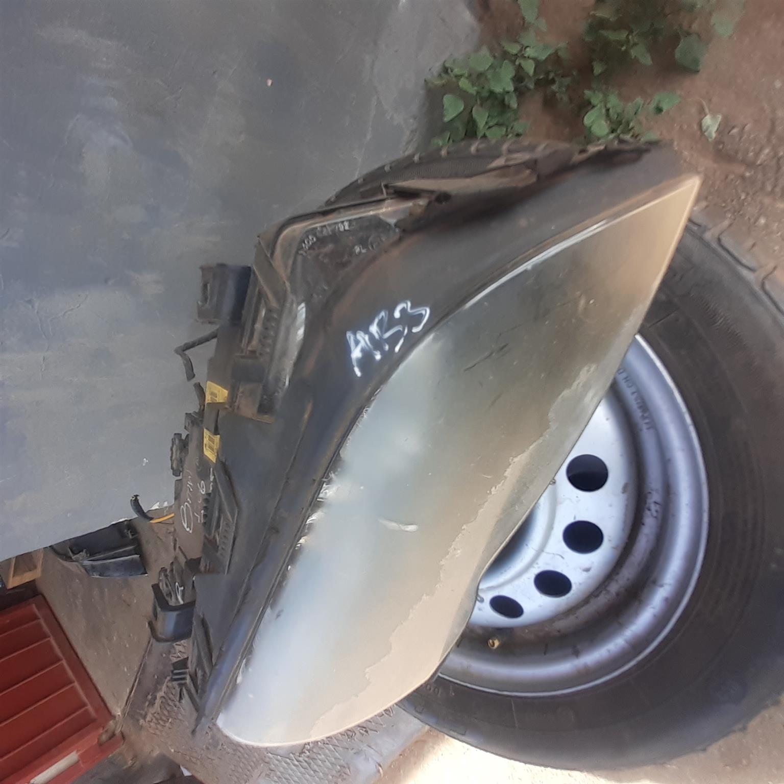 BMW E46 RIGHT HEADLIGHT FOR SALE *DELIVERY AVAILABLE COUNTRY WIDE * - Private Seller BMW E46 RIGHT HEADLIGHT FOR SALE *DELIVERY AVAILABLE COUNTRY WIDE * - Private Seller