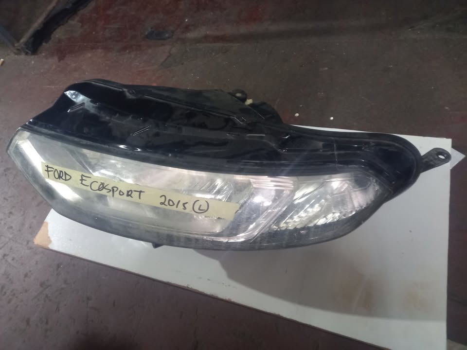 2015 Ford Ecosport Headlight Left Side - Private Seller 2015 Ford Ecosport Headlight Left Side - Private Seller