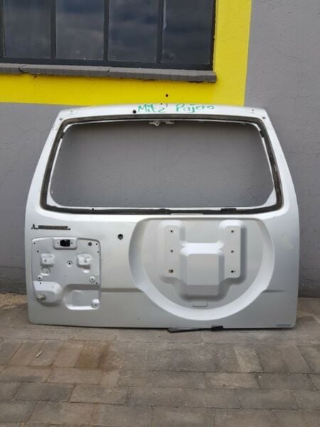 Mitsubishi Pajero Tailgate - Private Seller Mitsubishi Pajero Tailgate - Private Seller