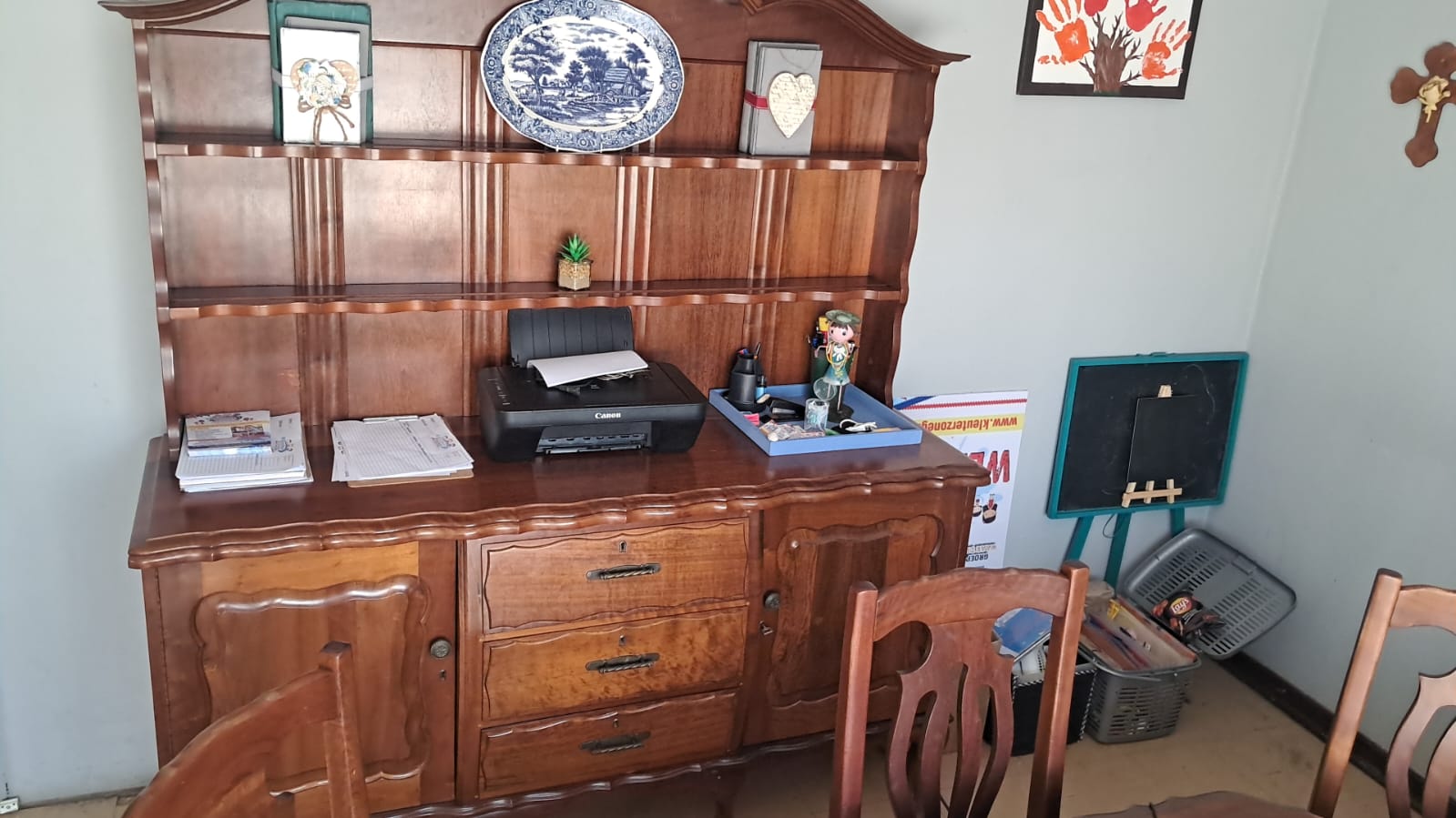 Antique dining room set. Very good condition.