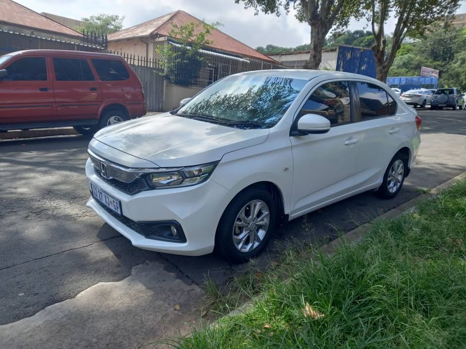 2019 Honda Amaze Sedan 1.2 Petrol, Automatic, White, 75000kms, Leather Seats.