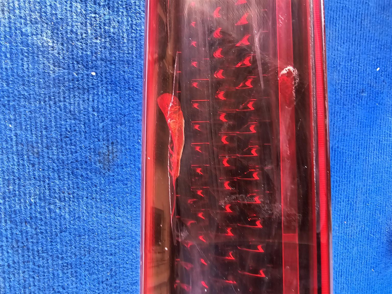 Kia Carnival Complete Center Tail Light