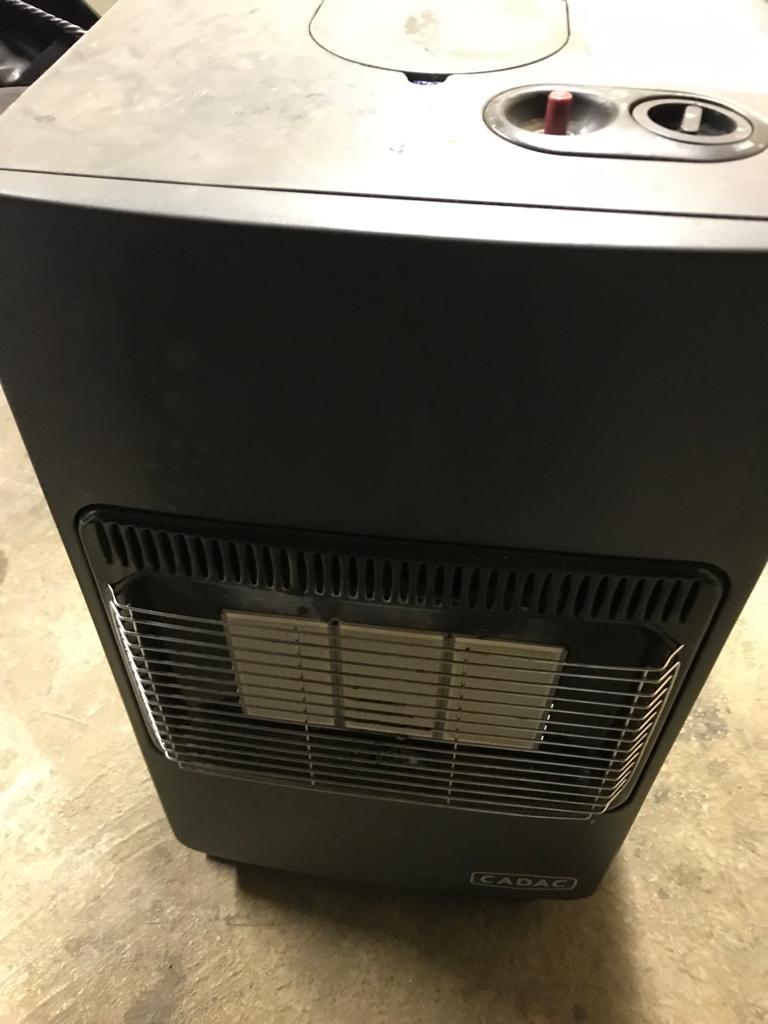 Gas heater with a 9kg gas cylinder | Junk Mail
