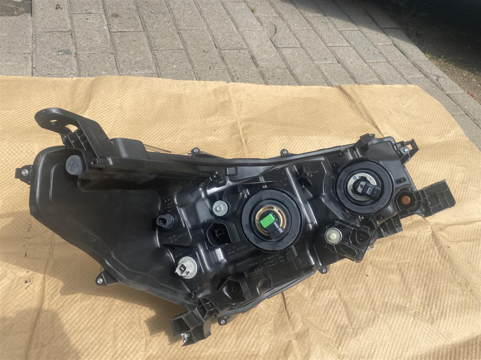 2019 TOYOTA HILUX GD-6 HEADLIGHT LEFT SIDE FOR SALE. BRAND NEW OEM