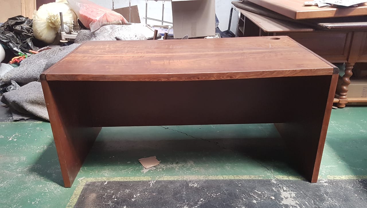 Besutiful wooden desk