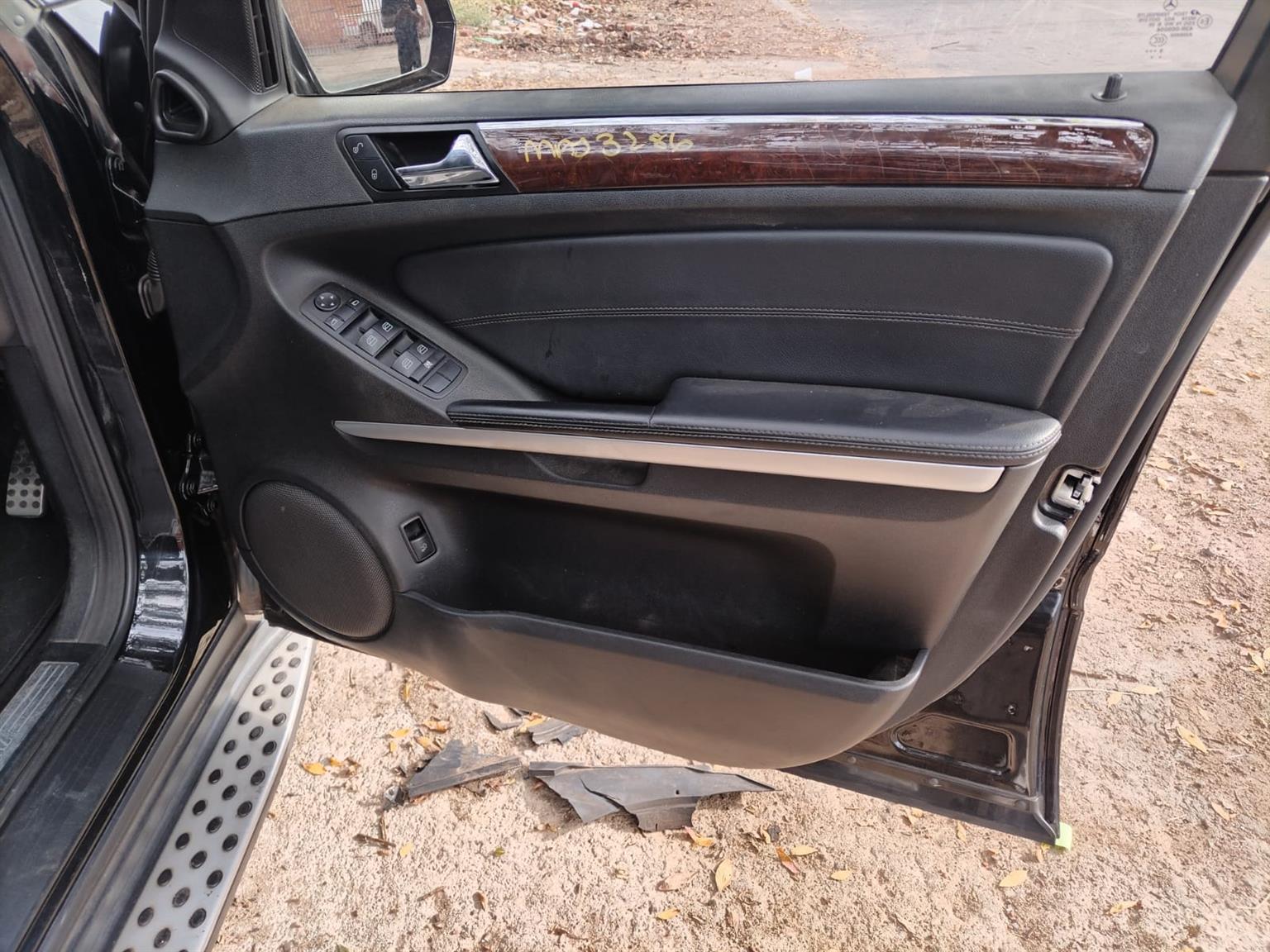 Mercedes ML350 cdi door panels for sale used - Private Seller Mercedes ML350 cdi door panels for sale used - Private Seller