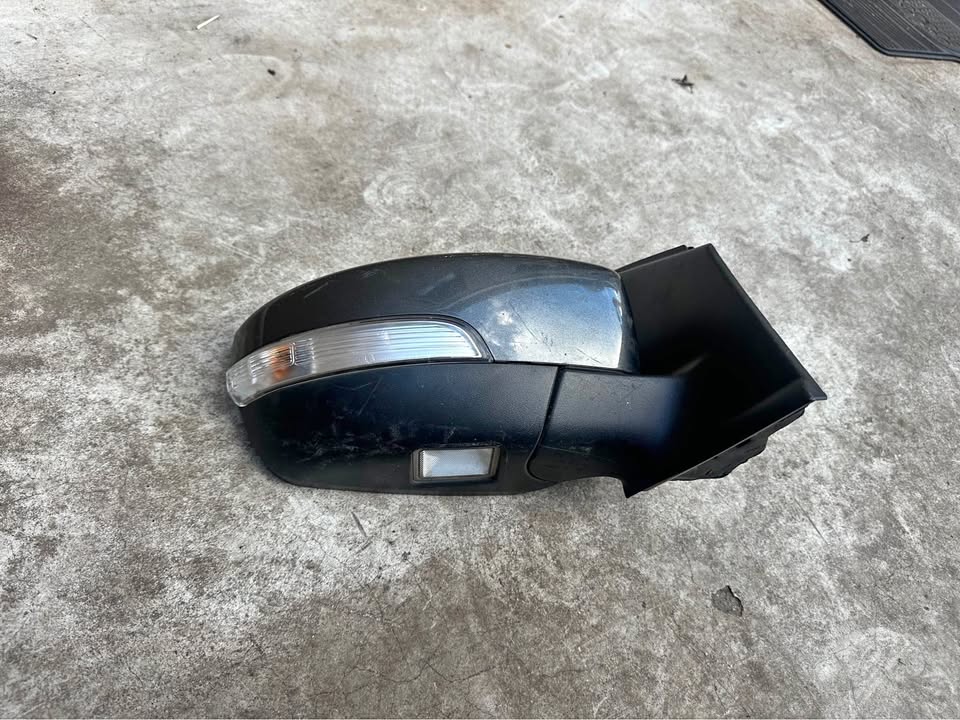 Ford kuga right side mirror with blind sensor - Private Seller Ford kuga right side mirror with blind sensor - Private Seller