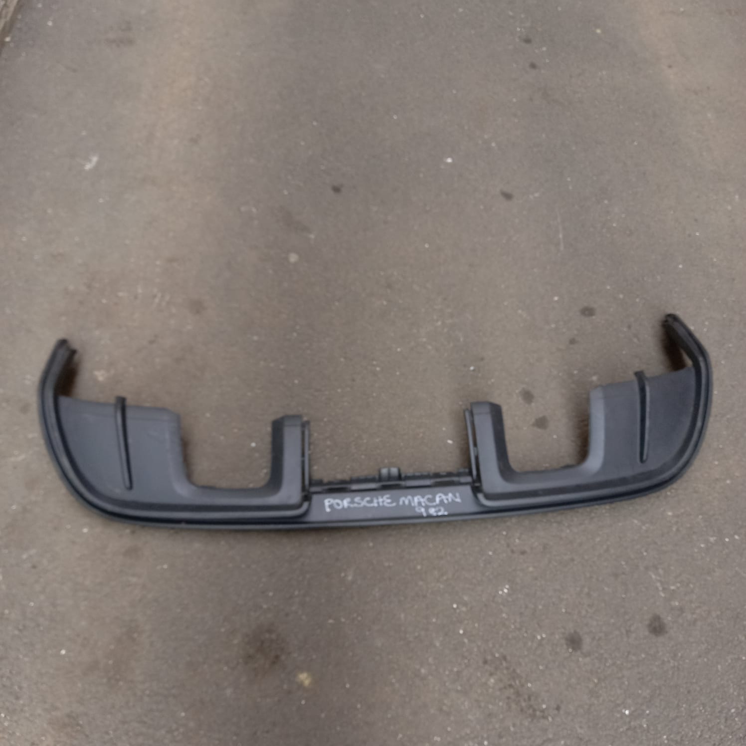 PORSCHE MACAN SPOILER - Private Seller PORSCHE MACAN SPOILER - Private Seller