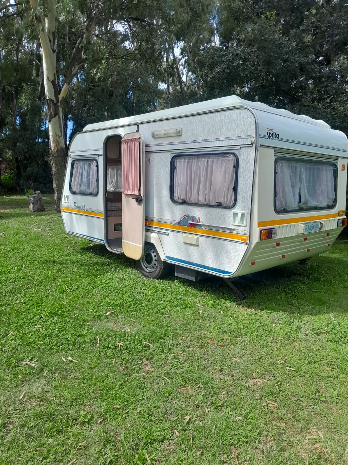 1993 sprite swift in amazing condition with larger fridge and L shape tent - Private Seller