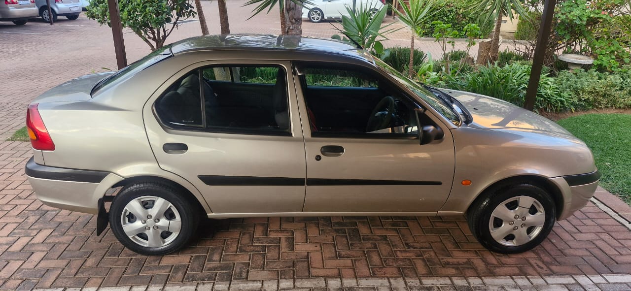 Immaculate Condition, Ford Ikon For Sale... | Junk Mail