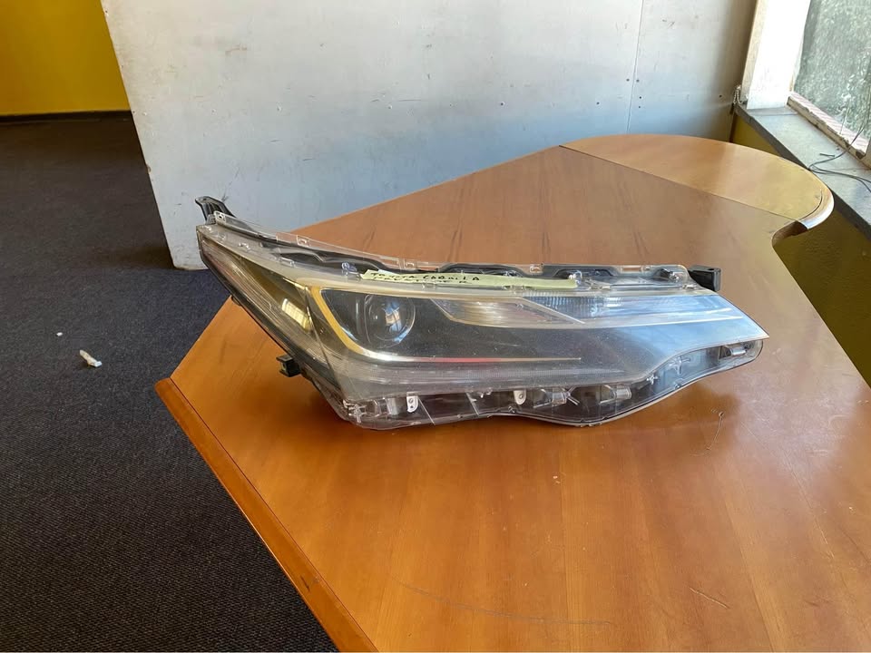 Toyota Corolla prestige right headlight