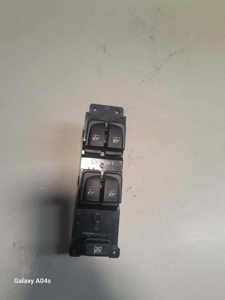 HYUNDAI I20 WINDOW CONTROL SWITCH FOR SALE - Private Seller HYUNDAI I20 WINDOW CONTROL SWITCH FOR SALE - Private Seller