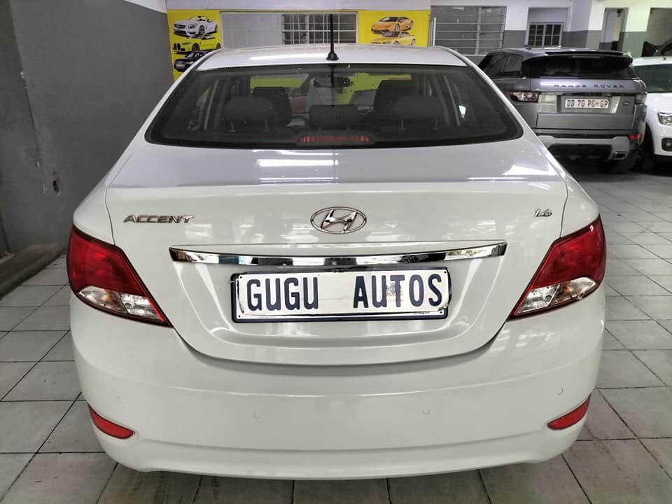2019 HYUNDAI ACCENT 1.6 GLS SEDAN MANUAL TRANSMISSION/94,000KM/PETROL/WHITE/SPARE KEY