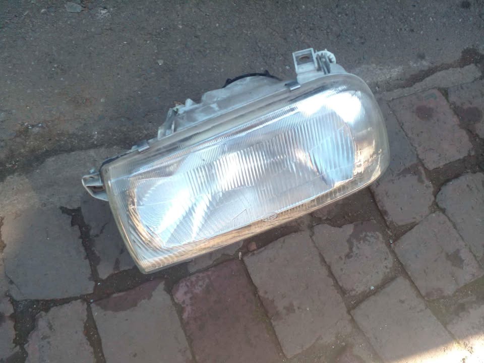 VW Jetta 3 headlight Original Hella  Left Side and Wheel Caps - Private Seller