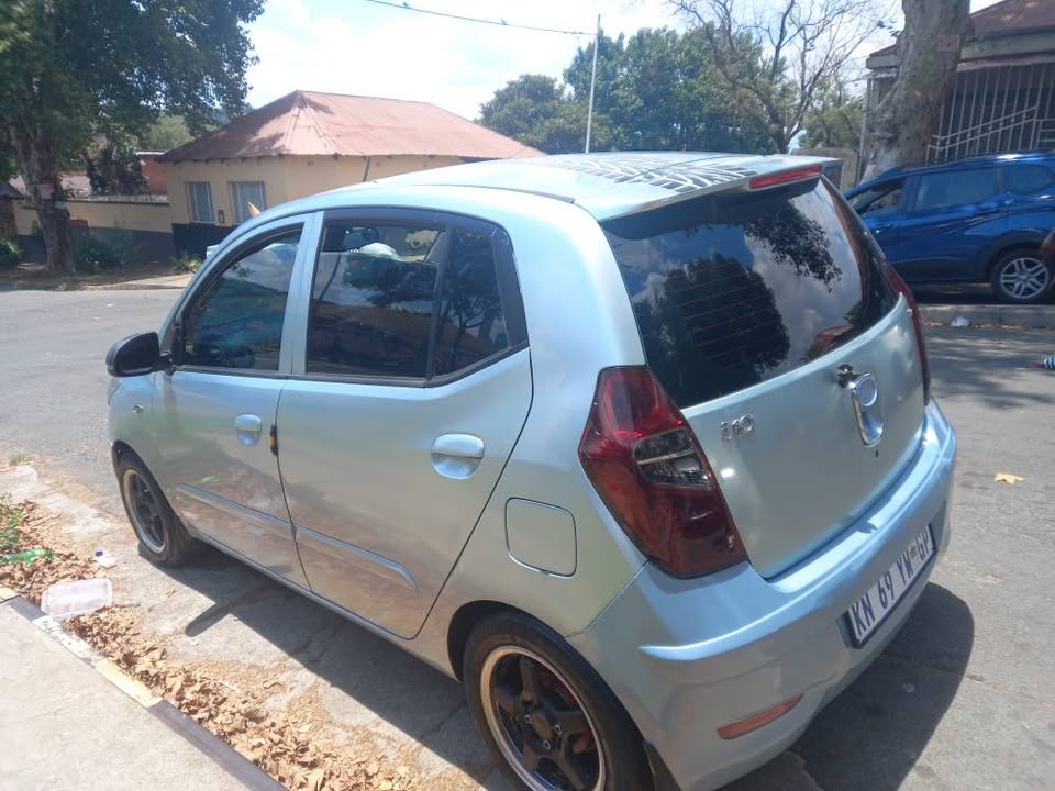 2014 Hyndai i10 Hatchback Engine Capacity 1.2 petrol Manual Transmission  Blue Color