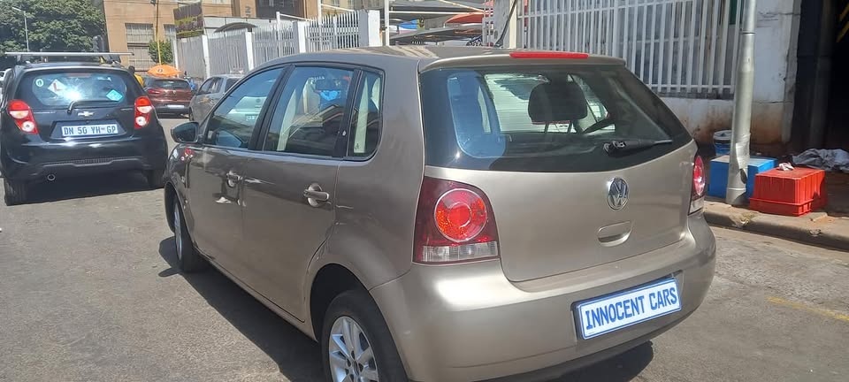 2014 POLO VIVO 1.4 MANUAL TRANSMISSION, GOLD COLOUR, 76000KM