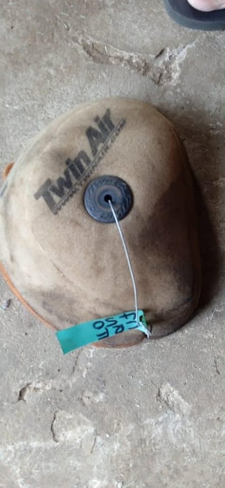 Kawasaki KDX 200 cover. Online bike Scrapyard new and secondhand spares and accessories and workshop - Private Seller