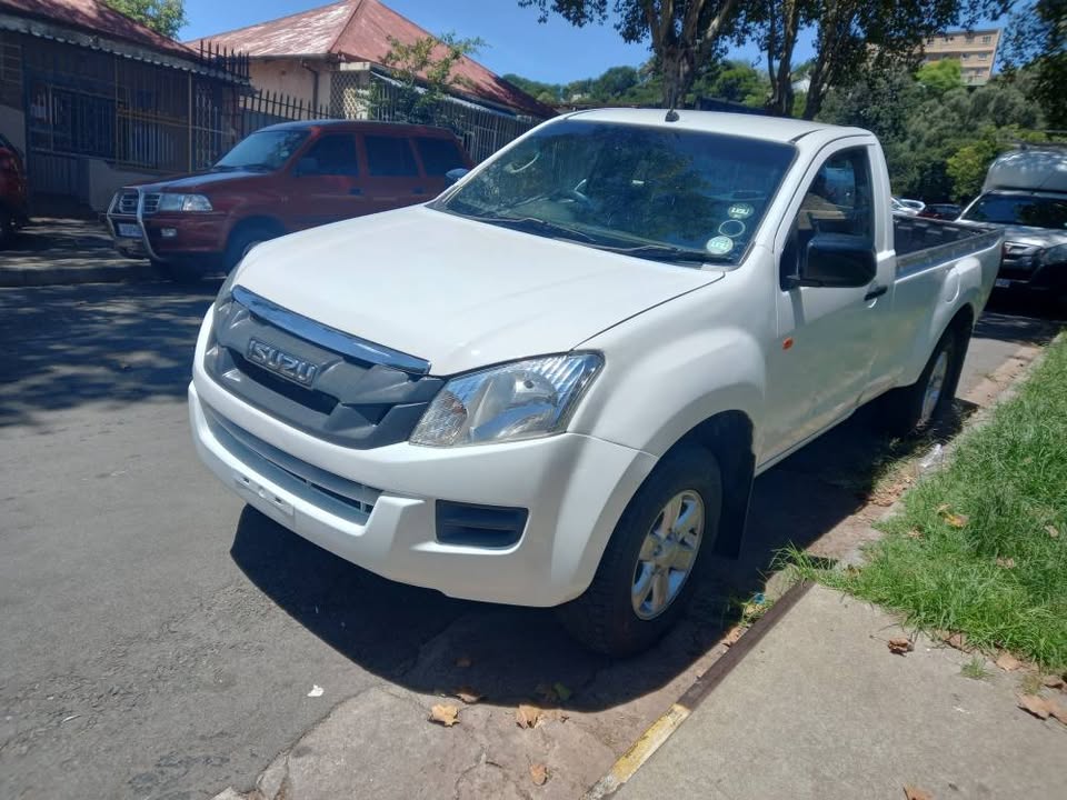 2014Isuzu KB250 Dteq 2.5  Diesel, S- Cab, Manuel, White, 101000kms Spare key Service History