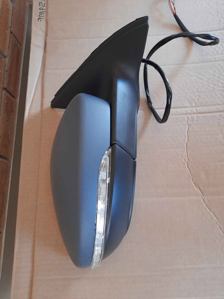 VW JETTA 6 BRAND NEW DOOR MIRROR ELECTIC WITH INDICATOR FOR SALE