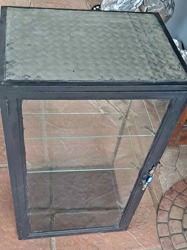 showcase antique cabinet rare finds